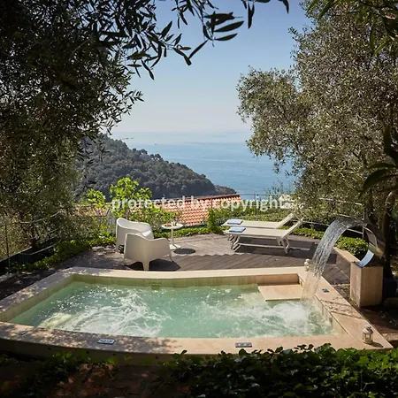 فيلة Luxury Sea View *