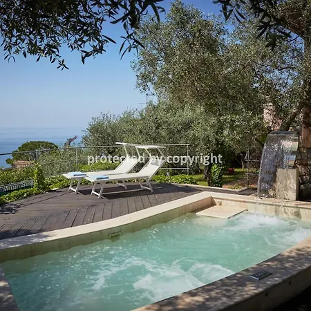 Luxury Sea View Villa *